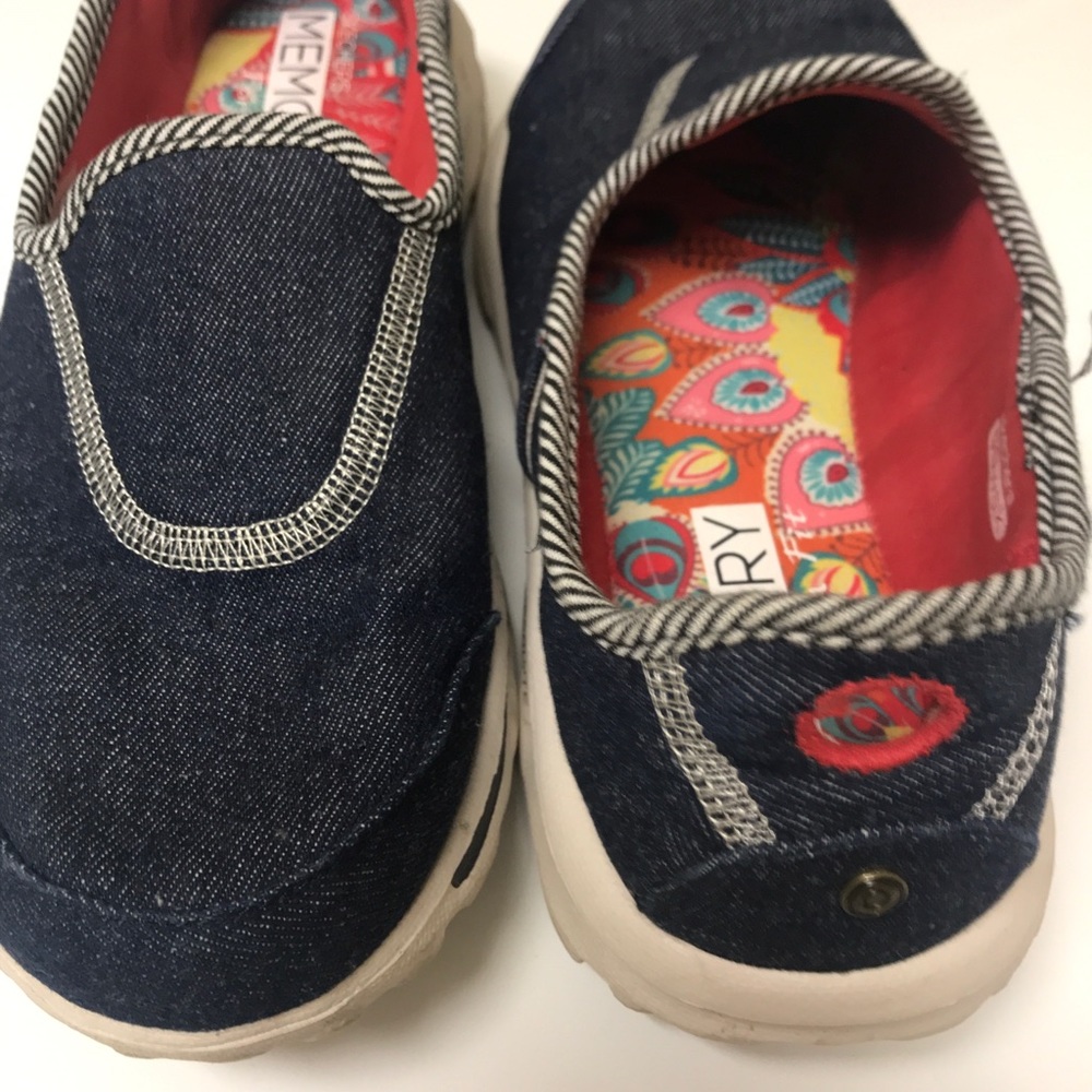 Skechers shoes